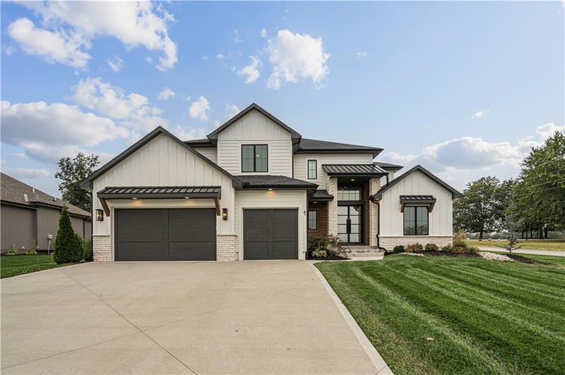 1 Grand Prairie Dr, Lake Winnebago, MO 64034