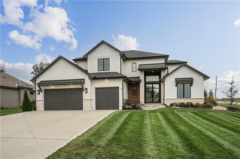 1 Grand Prairie Dr, Lake Winnebago, MO 64034