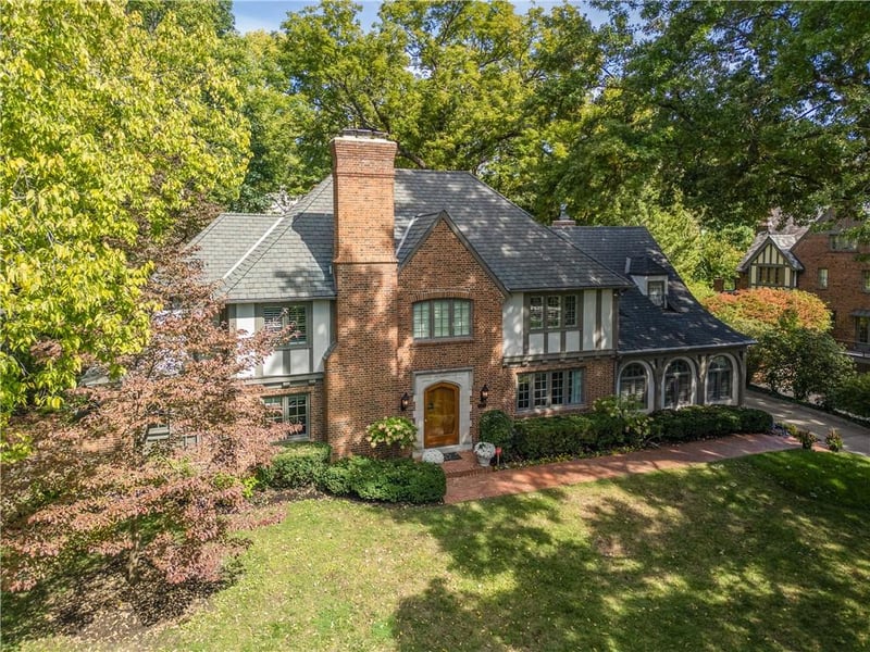 2300 Drury Ln, Mission Hills, KS 66208