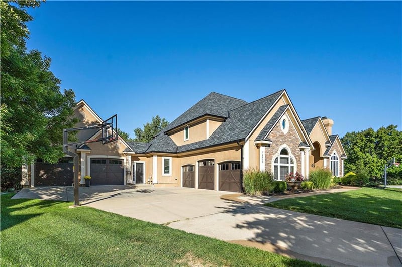12819 W 131st St, Overland Park, KS 66213