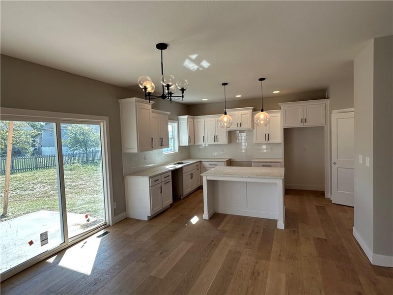 2372 Colonnade Ave, Blue Springs, MO 64029