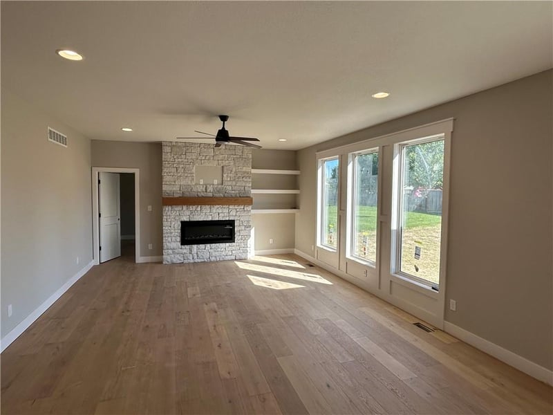 2372 Colonnade Ave, Blue Springs, MO 64029