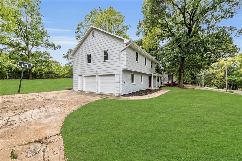 4761 NE Winn Rd, Kansas City, MO 64117