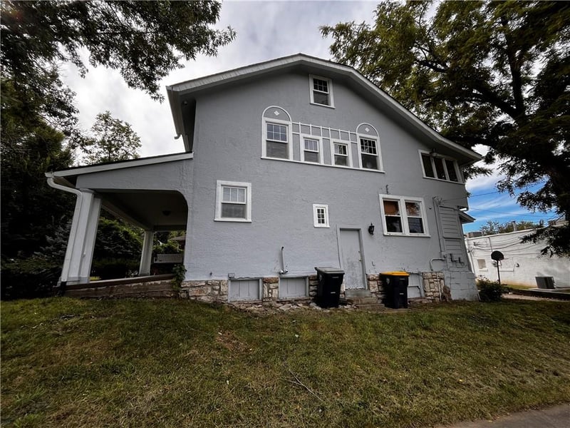 5902 Walnut St, Kansas City, MO 64113