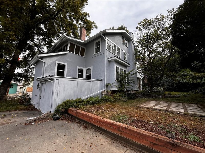 5902 Walnut St, Kansas City, MO 64113