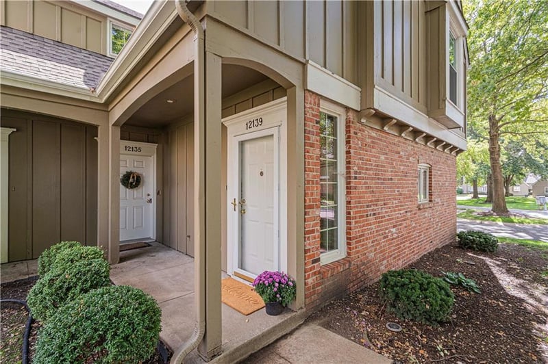 12139 Hayes St, Overland Park, KS 66213