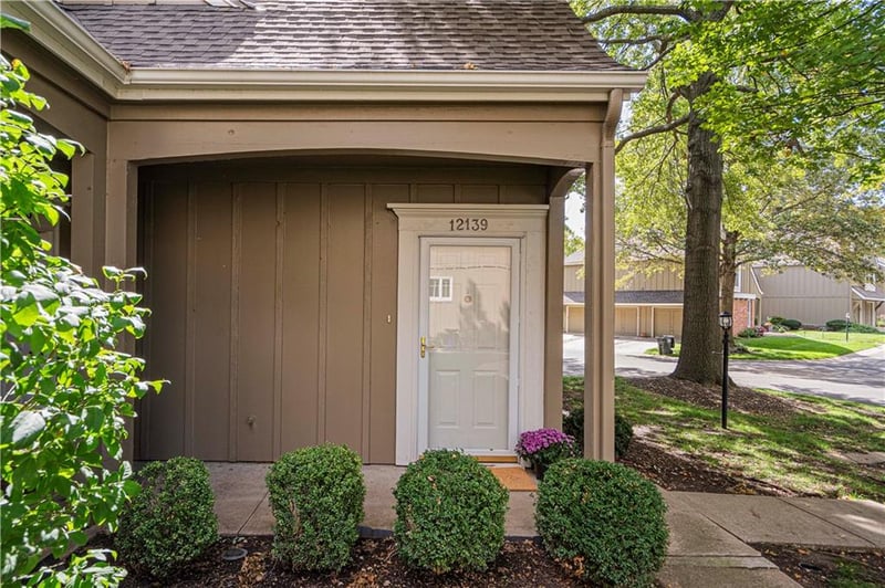 12139 Hayes St, Overland Park, KS 66213