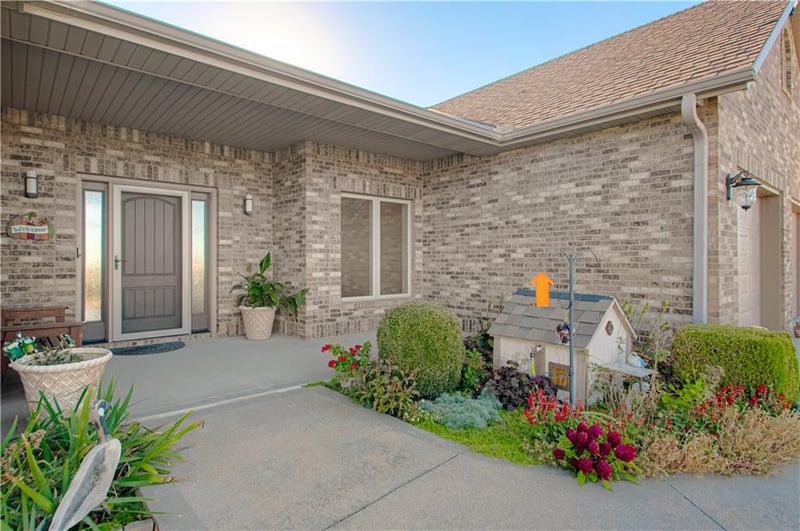 22570 King Rd, Weston, MO 64098