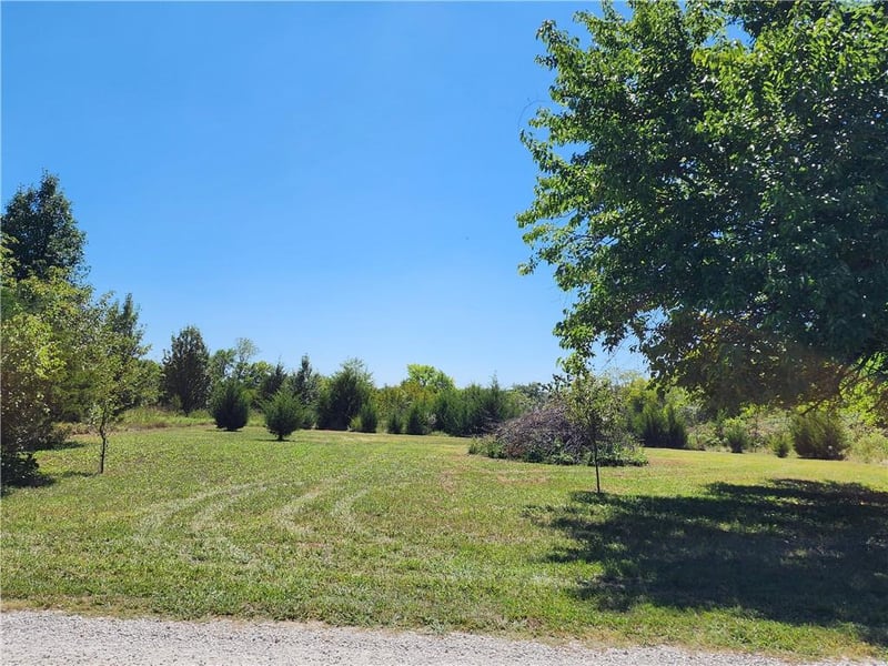 42 Iowa Dr, Linn Valley, KS 66040