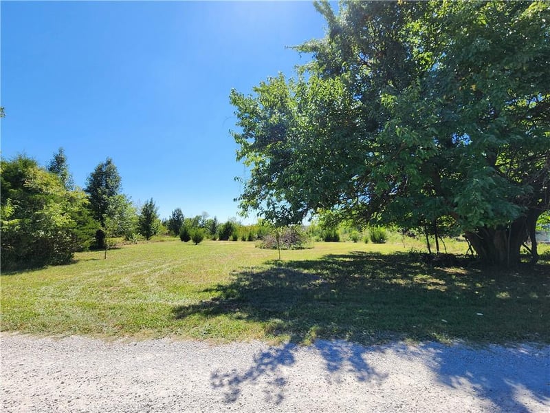 42 Iowa Dr, Linn Valley, KS 66040
