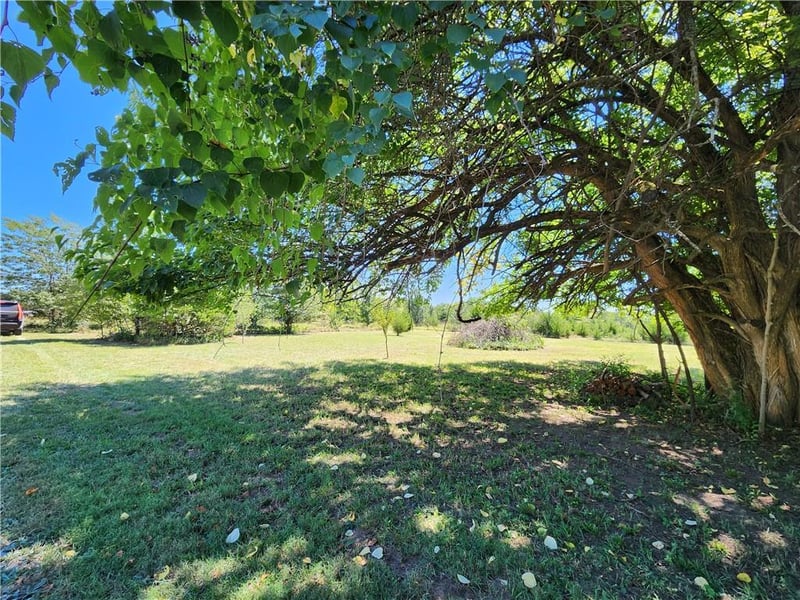 42 Iowa Dr, Linn Valley, KS 66040