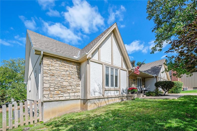 6330 W 108th St, Overland Park, KS 66211