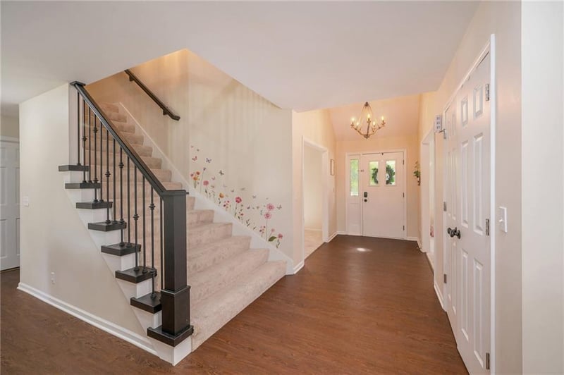 6330 W 108th St, Overland Park, KS 66211