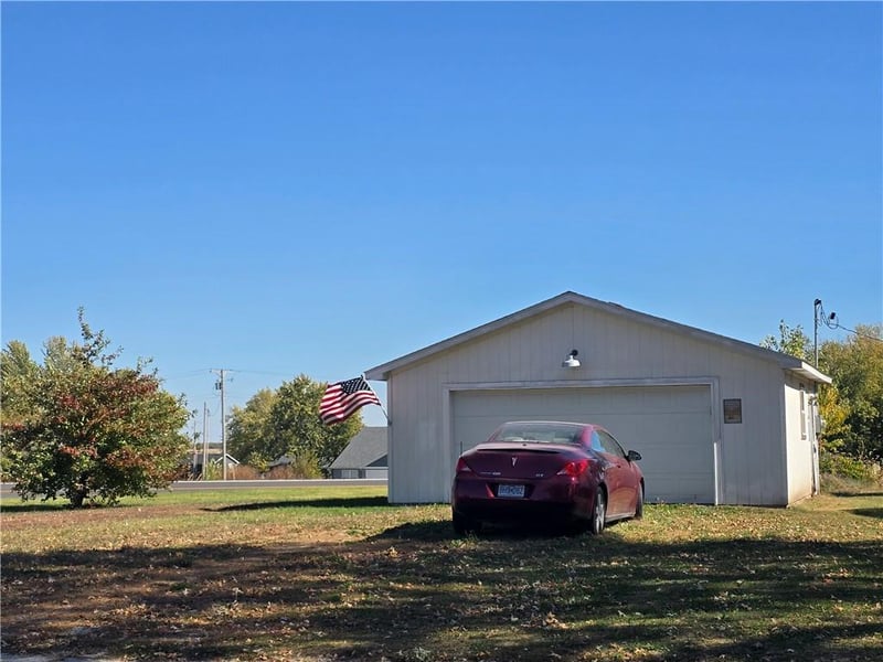 511 N Main St, Leeton, MO 64761