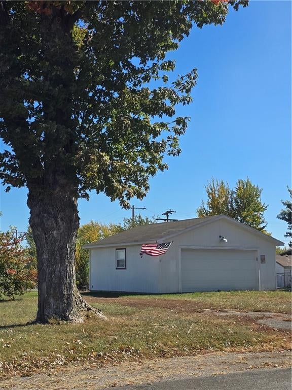511 N Main St, Leeton, MO 64761