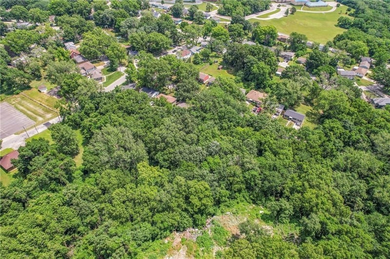 3913 E 73rd St, Kansas City, MO 64132