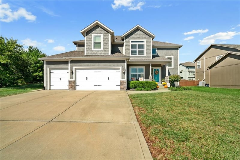 8829 SW 4th St, Blue Springs, MO 64064