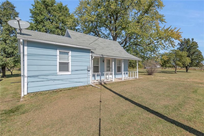 79 W Maple St, Breckenridge, MO 64625