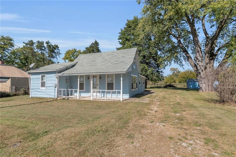 79 W Maple St, Breckenridge, MO 64625