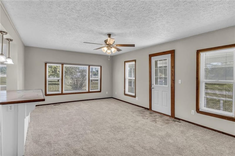 79 W Maple St, Breckenridge, MO 64625