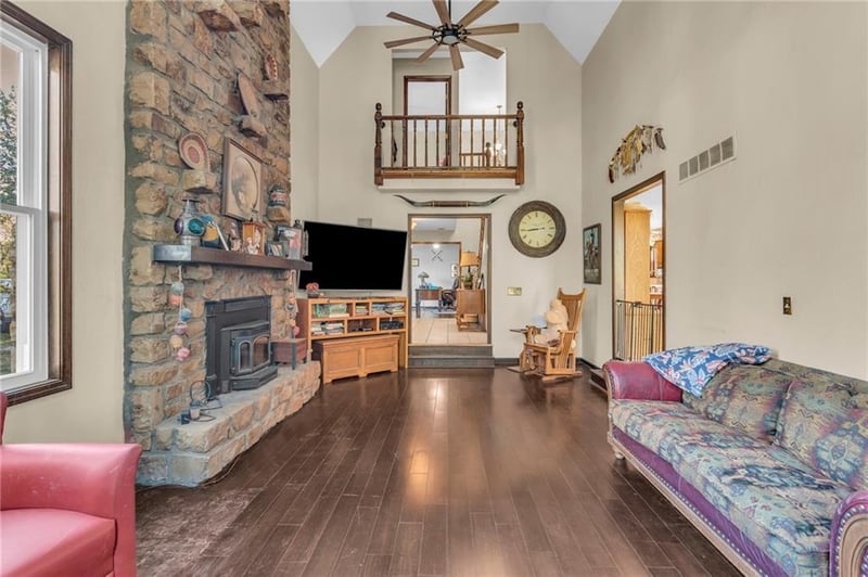 16518 Baxter Rd, Excelsior Springs, MO 64024