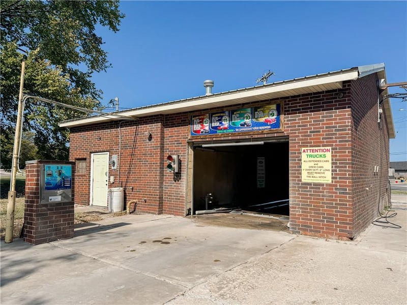 425 1st Ave, Garnett, KS 66032