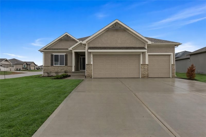 4705 2nd St, Blue Springs, MO 64014