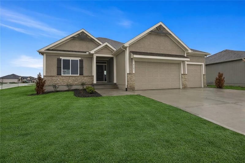 4705 2nd St, Blue Springs, MO 64014