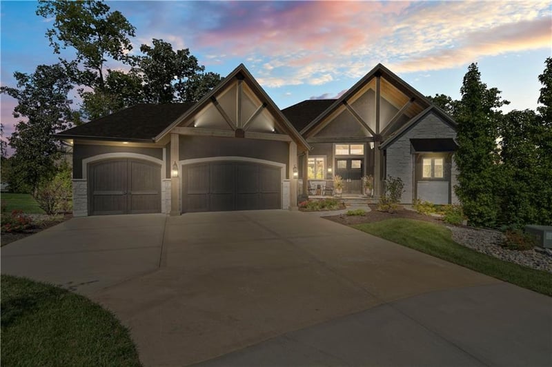 2804 NW Nutall Ct, Lee's Summit, MO 64081