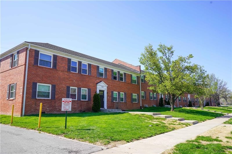902 Emanuel Cleaver Ii Blvd, Kansas City, MO 64110