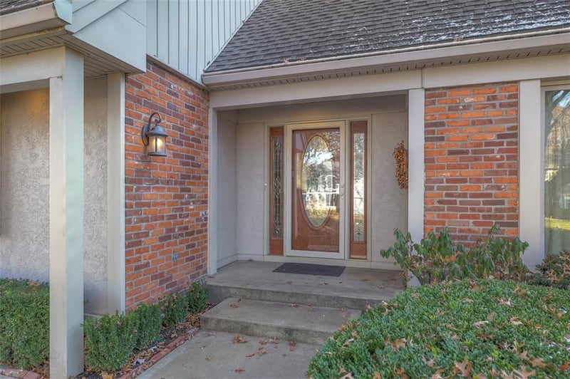 10764 Walmer St, Overland Park, KS 66211