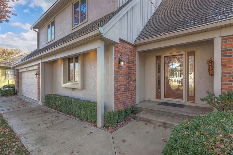 10764 Walmer St, Overland Park, KS 66211