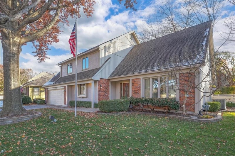 10764 Walmer St, Overland Park, KS 66211