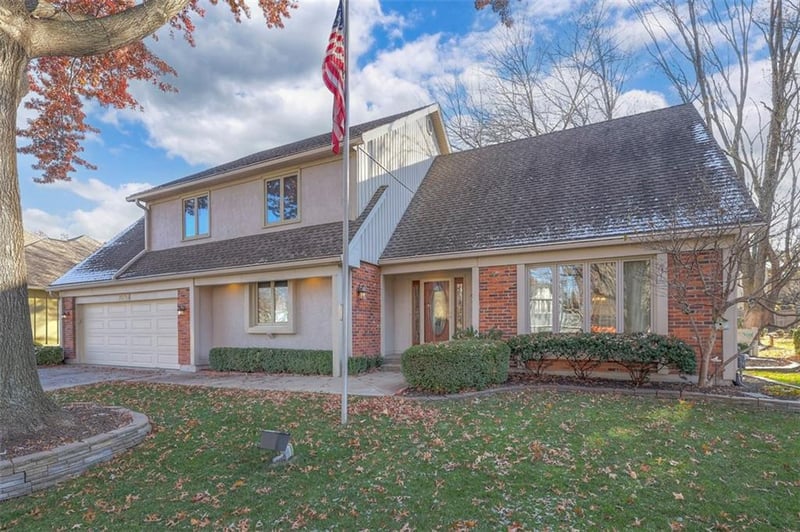10764 Walmer St, Overland Park, KS 66211
