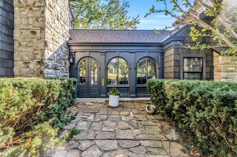 5155 Wornall Rd, Kansas City, MO 64112