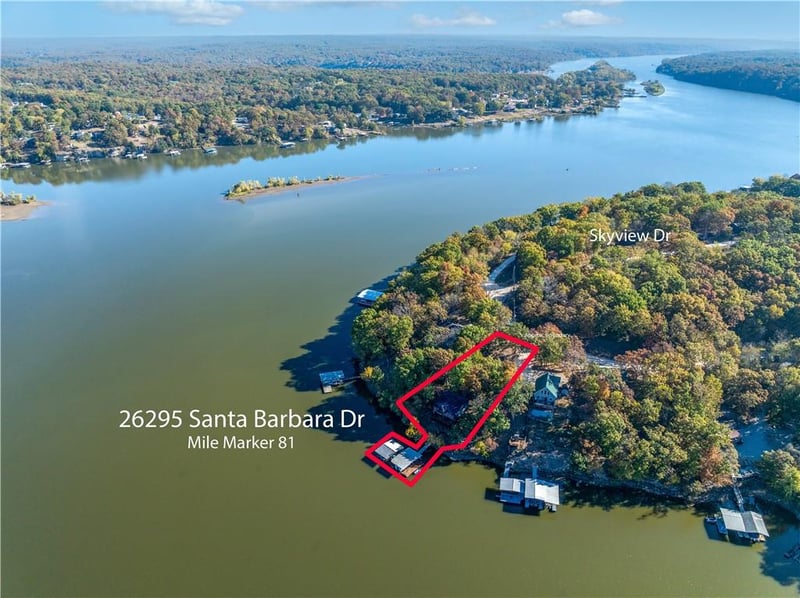 26295 Santa Barbara Dr, Edwards, MO 65326