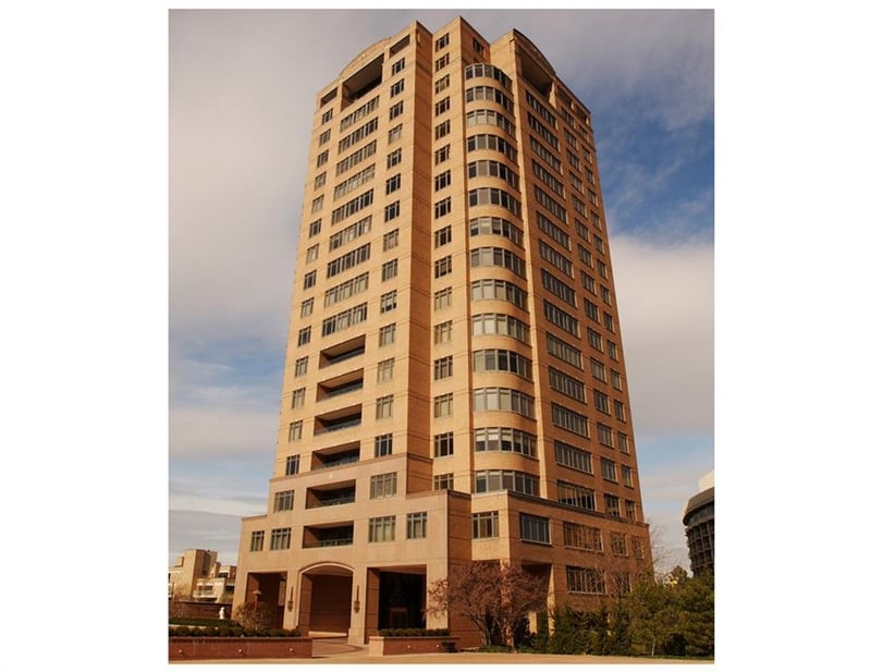 400 W 49th Ter #2064, Kansas City, MO 64112