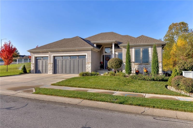 5866 S National Dr, Kansas City, MO 64152