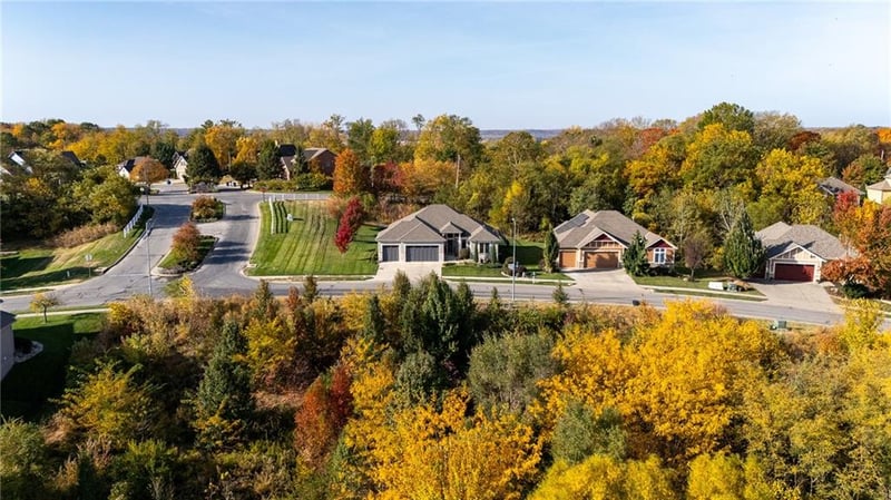 5866 S National Dr, Kansas City, MO 64152