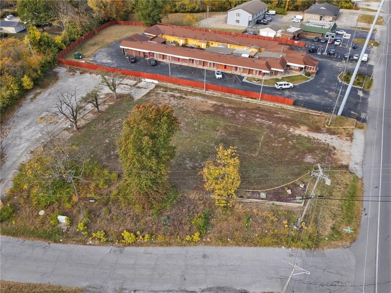 10305 Us 40 Hw, Independence, MO 64055