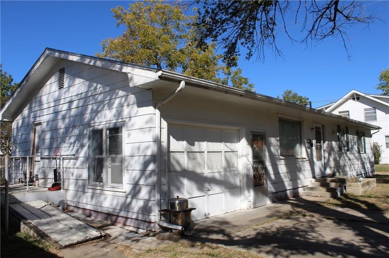 107 S Green St, Yates Center, KS 66783