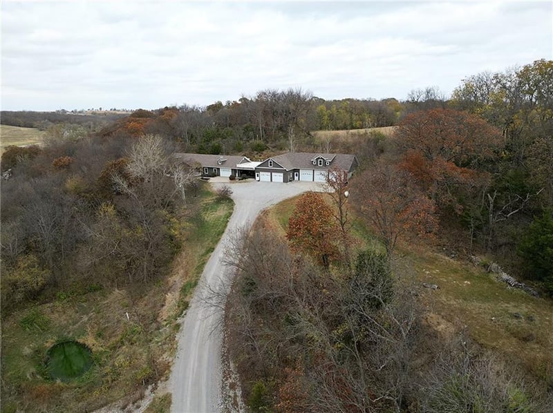9249 Ottawa Rd, Atchison, KS 66002