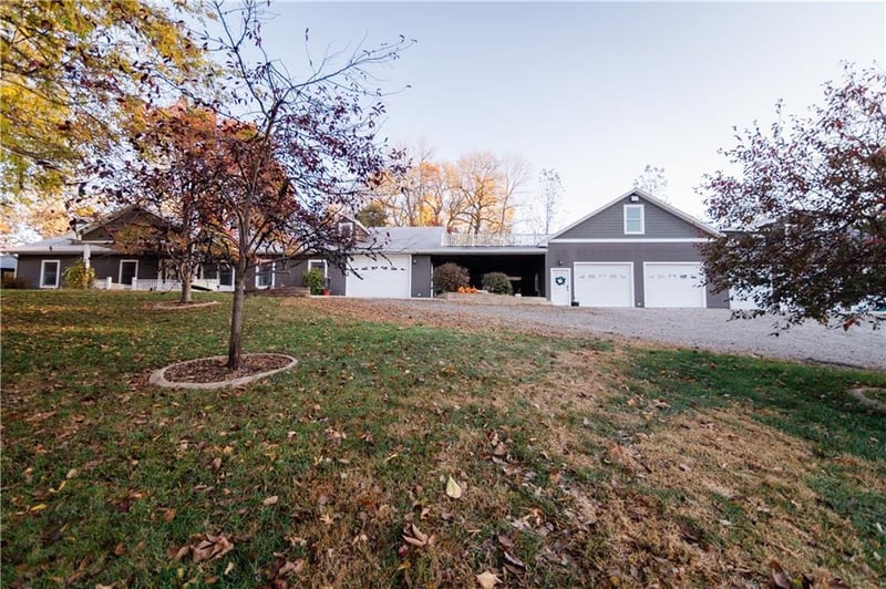 9249 Ottawa Rd, Atchison, KS 66002