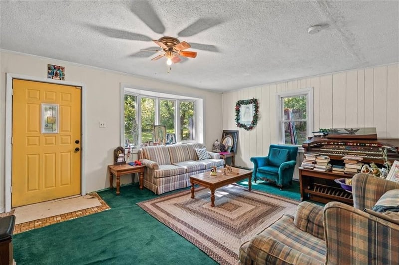 1803 98th St, Edwardsville, KS 66111