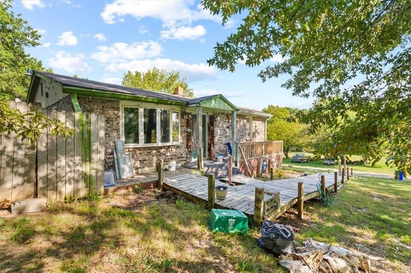 1803 98th St, Edwardsville, KS 66111