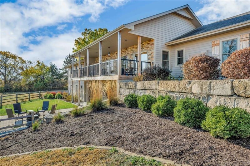 1083 E 1200 Rd, Lawrence, KS 66047