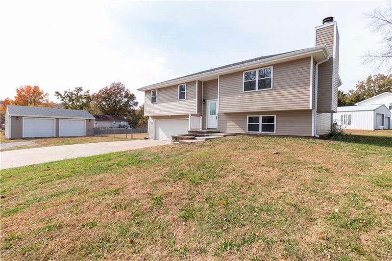 4 Bluebird Dr, Agency, MO 64401