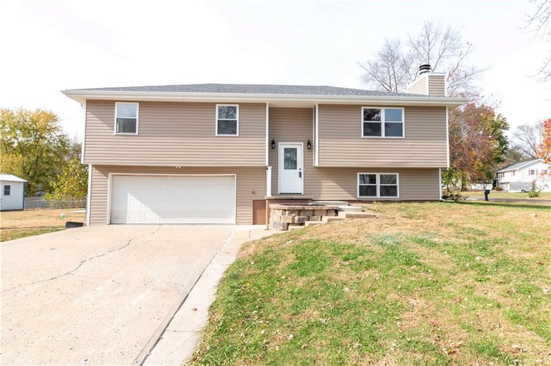 4 Bluebird Dr, Agency, MO 64401