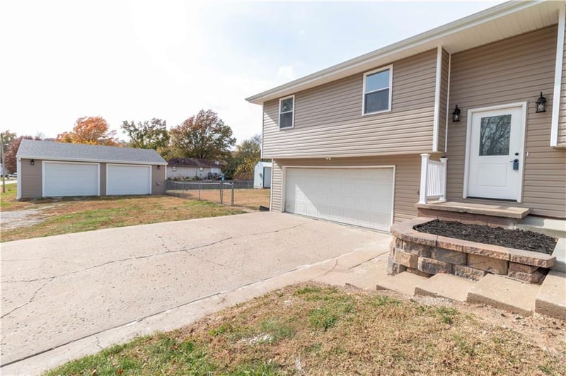 4 Bluebird Dr, Agency, MO 64401