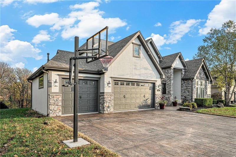 14675 NW 63rd St, Parkville, MO 64152